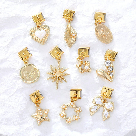 Goldene Love Charms – Eleganz trifft Zärtlichkeit