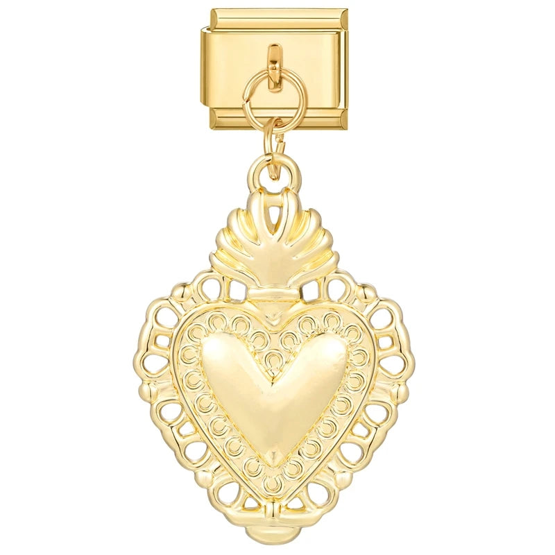 Goldene Love Charms – Eleganz trifft Zärtlichkeit