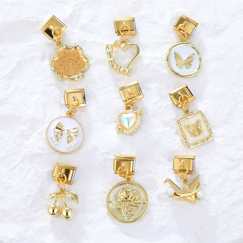 Goldene Love Charms – Eleganz trifft Zärtlichkeit