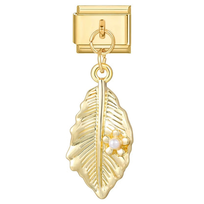 Goldene Love Charms – Eleganz trifft Zärtlichkeit