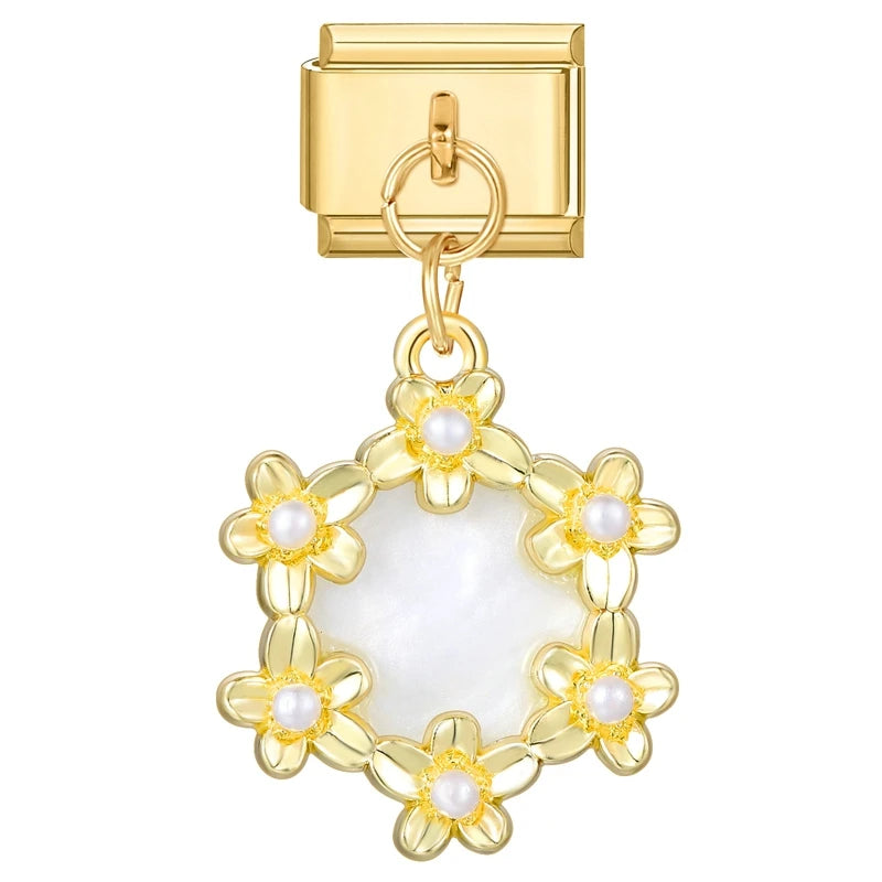 Goldene Love Charms – Eleganz trifft Zärtlichkeit