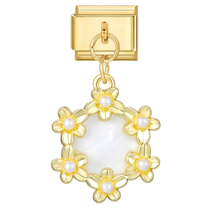 Goldene Love Charms – Eleganz trifft Zärtlichkeit