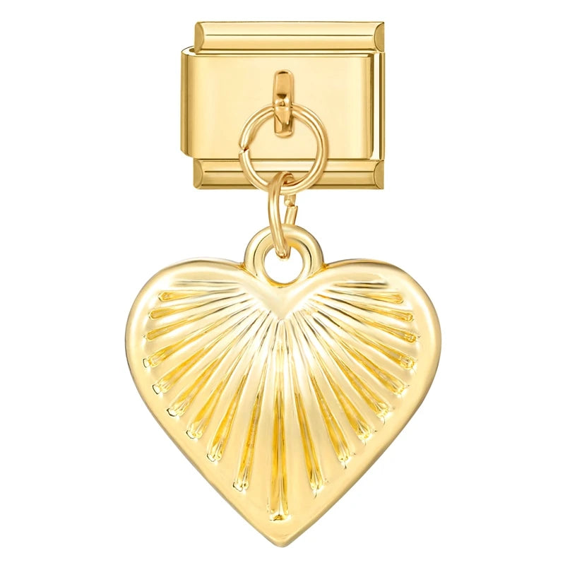 Goldene Love Charms – Eleganz trifft Zärtlichkeit