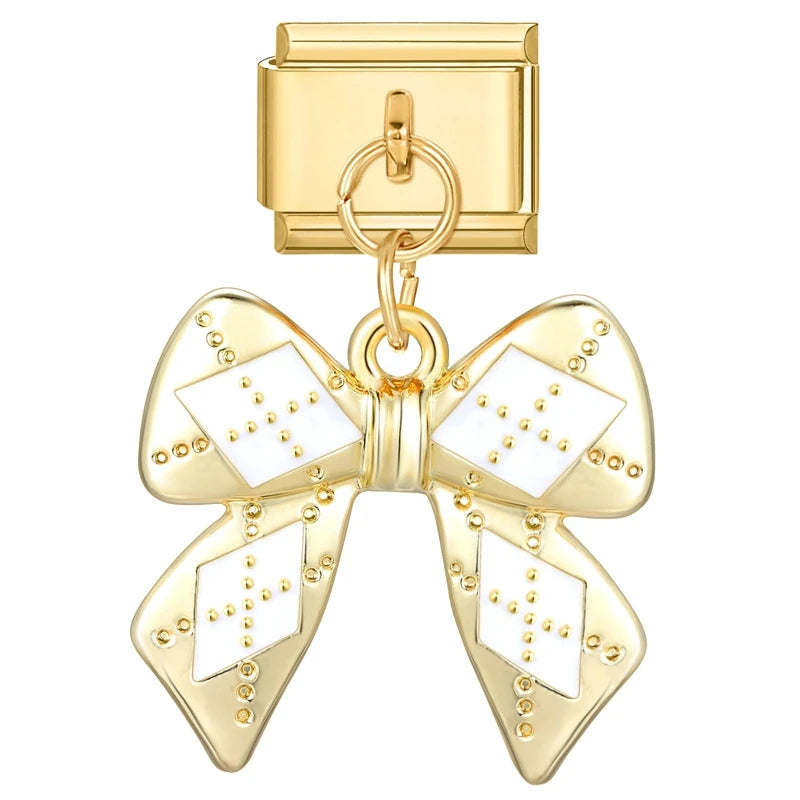 Goldene Love Charms – Eleganz trifft Zärtlichkeit