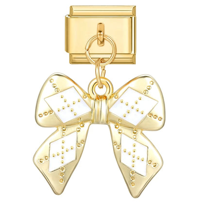 Goldene Love Charms – Eleganz trifft Zärtlichkeit