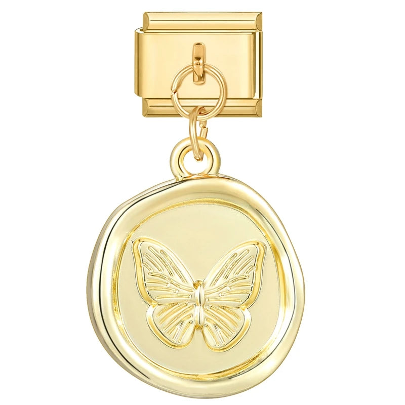 Goldene Love Charms – Eleganz trifft Zärtlichkeit