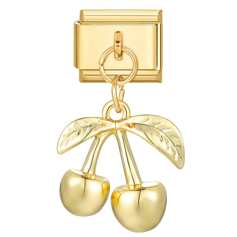 Goldene Love Charms – Eleganz trifft Zärtlichkeit