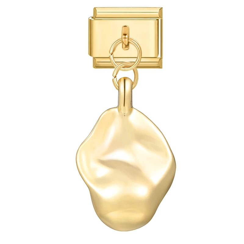 Goldene Love Charms – Eleganz trifft Zärtlichkeit